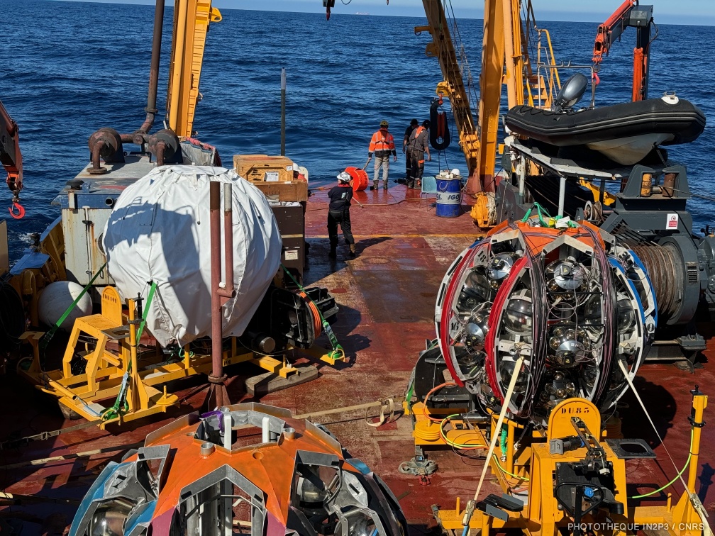 Déploiement de lignes ORCA du détecteur de neutrinos KM3NeT