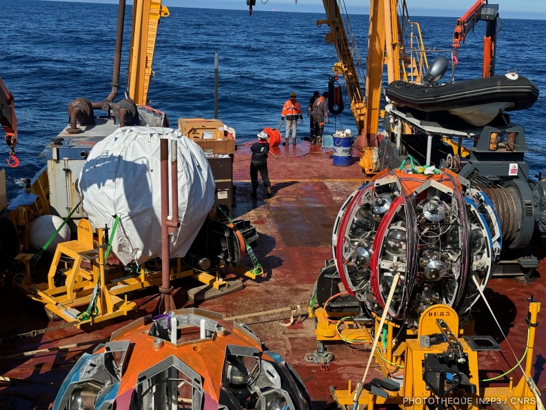 Déploiement de lignes ORCA du détecteur de neutrinos KM3NeT