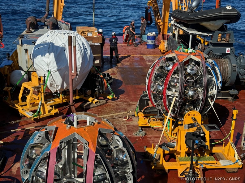 Déploiement de lignes ORCA du détecteur de neutrinos KM3NeT