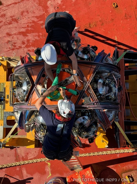 Déploiement de lignes ORCA du détecteur de neutrinos KM3NeT