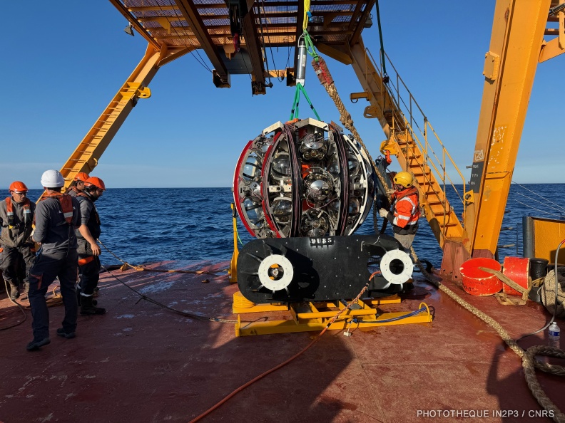 Déploiement de lignes ORCA du détecteur de neutrinos KM3NeT