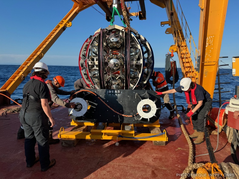 Déploiement de lignes ORCA du détecteur de neutrinos KM3NeT