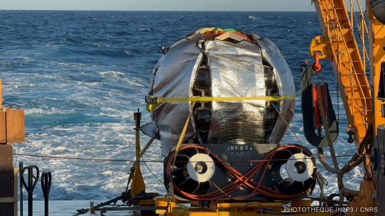 Déploiement de lignes ORCA du détecteur de neutrinos KM3NeT