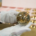 Un des photomultiplicateurs du module optique KM3NeT