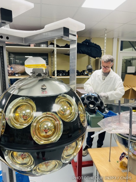Salle de montage des modules optiques KM3NeT