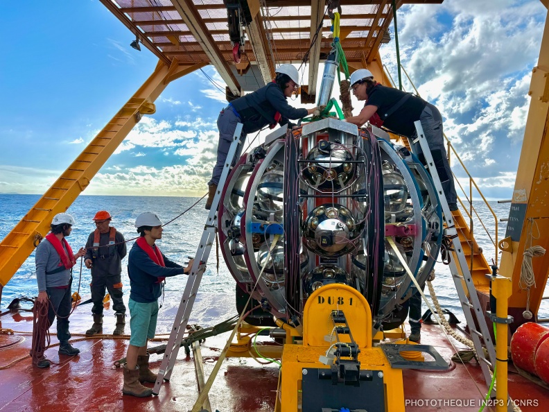 Déploiement d'une ligne de détection KM3NeT