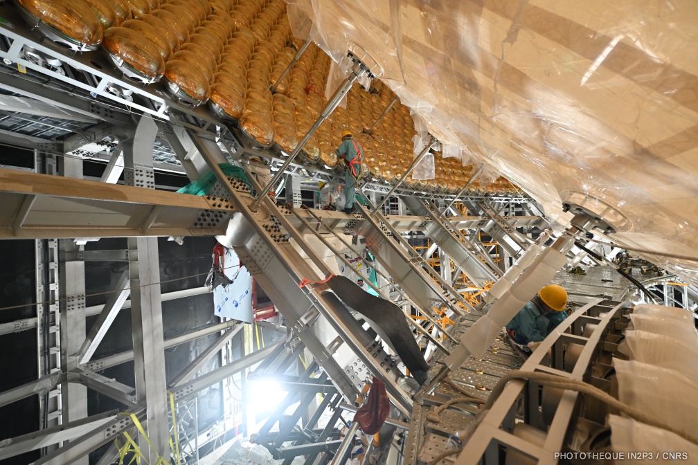 Montage des PMTs du détecteur central