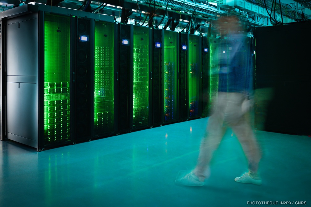 8. CCIN2P3  L’homme qui marche, ou « L’homme passe, la machine demeure » ©J-FABERT