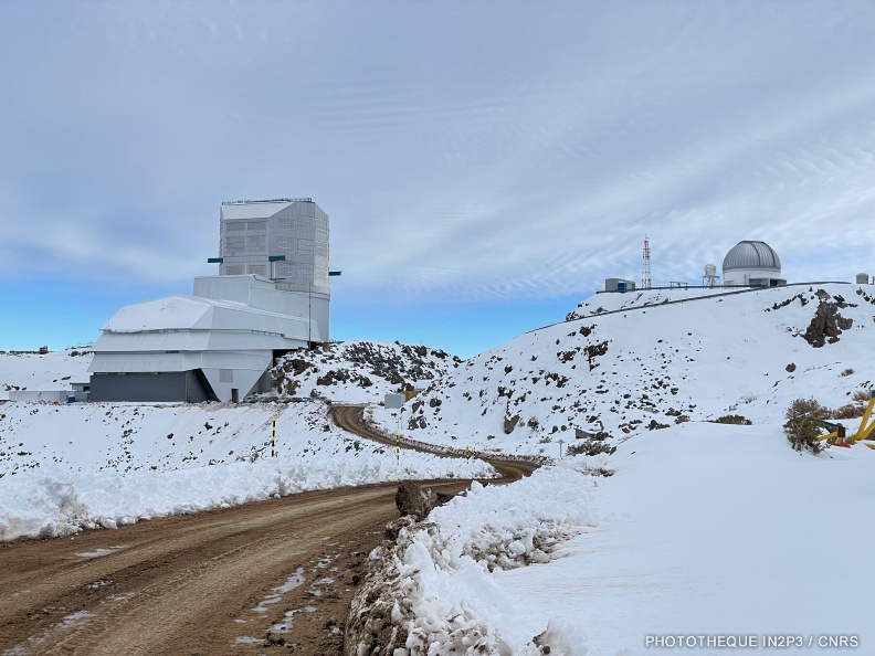 Vue sur l’Observatoire Vera Rubin, situé sur le mont Cerro Pachón au Chili