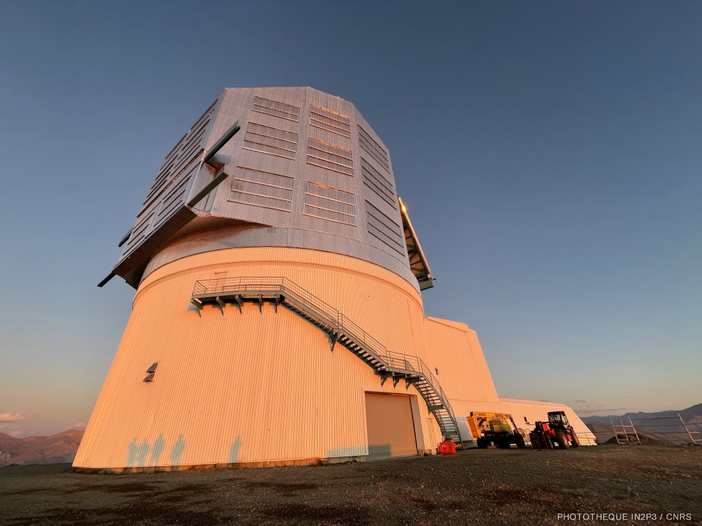 Vue sur l’Observatoire Vera Rubin, situé sur le mont Cerro Pachón au Chili
