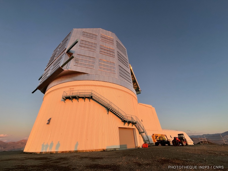 Vue sur l’Observatoire Vera Rubin, situé sur le mont Cerro Pachón au Chili