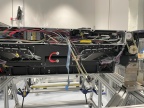 Vue rapprochée d’un élément du changeur de filtres en cours de modification