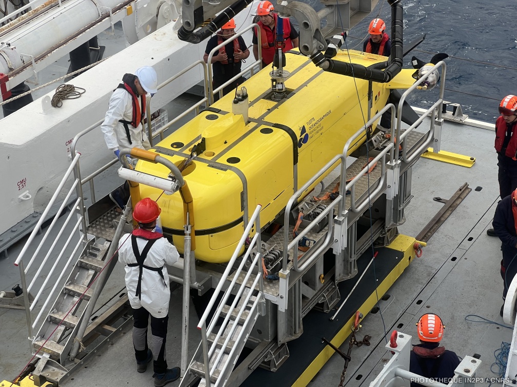 Vérification du robot autonome sous-marin par l’équipe de radioprotection