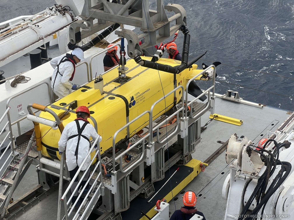 Vérification du robot autonome sous-marin par l’équipe de radioprotection