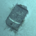 Fût photographié par l’AUV UlyX à 4700 m de profondeur